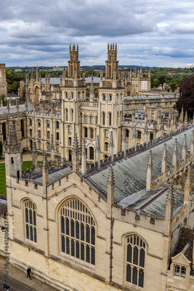 Fototapeta premium Historic university in Oxford, England. The building was also used as filming location for the Harry Potter movies.