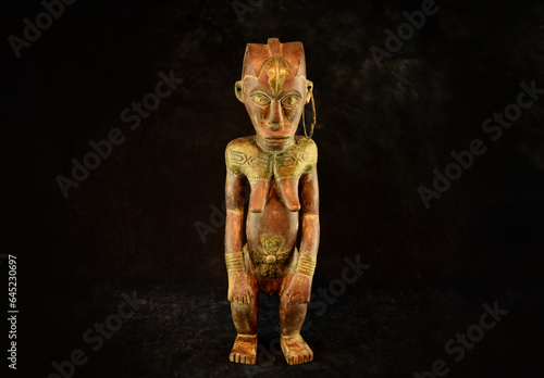 wooden african statue, sculpture (ID: 645230697)