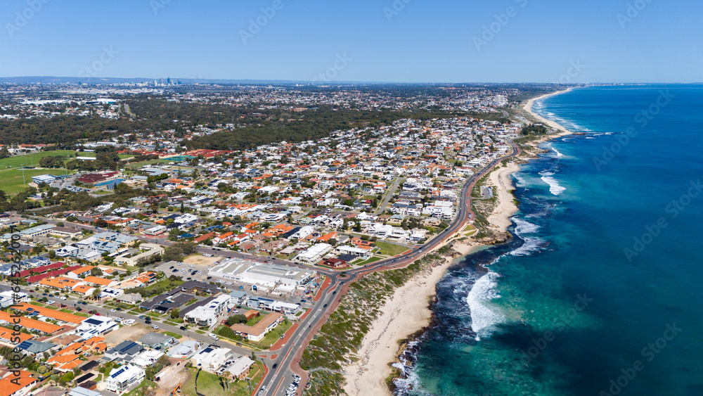 Fototapeta premium Western Australian coastline with clear blue water along the shore