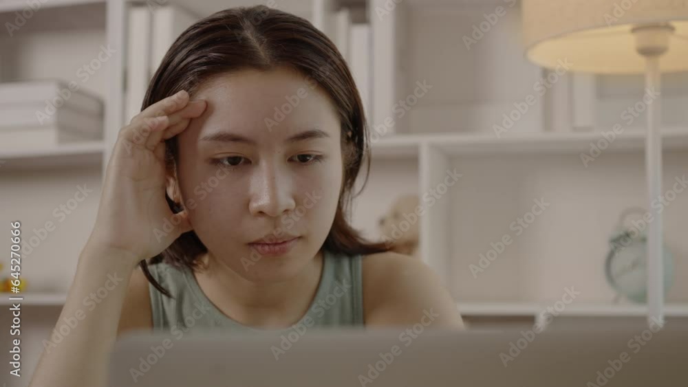 Asian female staffers are disappointed by the mistakes made, Despair or disappointment, Sad feeling, Suffering, Desperate, Hopeless, Fail, disastrous, bankrupt, Scared, panicky, Failure of life. Asian female staffers are disappointed by the mistakes made, Despair or disappointment, Sad feeling, Suffering, Desperate, Hopeless, Fail, disastrous, bankrupt, Scared, panicky, Failure of life.