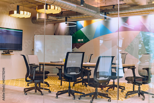 Canvas-taulu In the contemporary setting of an empty modern glass startup office, the space e