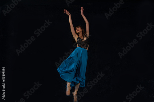 woman dancing in the dark. ballet dancer posing. ballet dancer in black. woman dancing in the dark. woman dancing in studio. woman dancing.