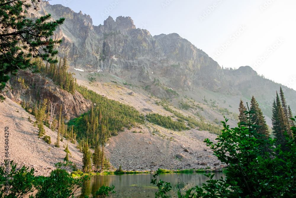 Fototapeta premium Large Cliffs Above Little Strawberry Lake in Oregon