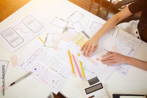 Mobile application developers are designing a ux ui system to make the display on the phone screen go smoothly because the ux ui system in a mobile phone affects the operation of various applications.