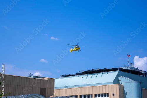 Photography An ambulance helicopter lands on the roof of the Donaustadt Clinic building in V