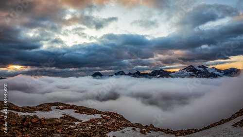 Sonnenaufgang und Morgen in den Alpen am Ramoljoch