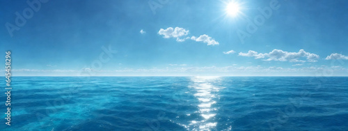 Błękitna panorama oceanu z odbiciem słońca, rozległe otwarte morze z czystym niebem, fala fal i spokojne morze z pięknym światłem słonecznym