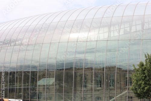 Glasfassade von neue Bahnhofsgebäude von Gare de Strasbourg, futuristisch, spiegelnd
