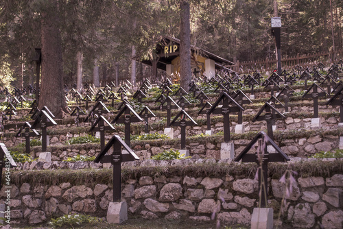 Grabkreuze auf dem Kriegerfriedhof Nasswand (Cimitero di guerra Monte Piana) nahe Toblach in Südtirol, Italien photo