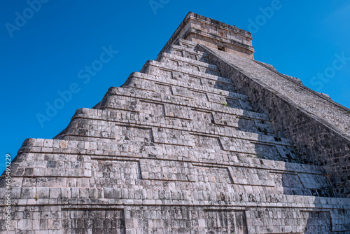 Mexico, Dez 2017. The Chichen Itza Pyramid or The Kukulkan Pyramid, or The Castle, it is the major structure in the archaeological zone, built around 960 AD and elected among 7 Wonders of the World. 