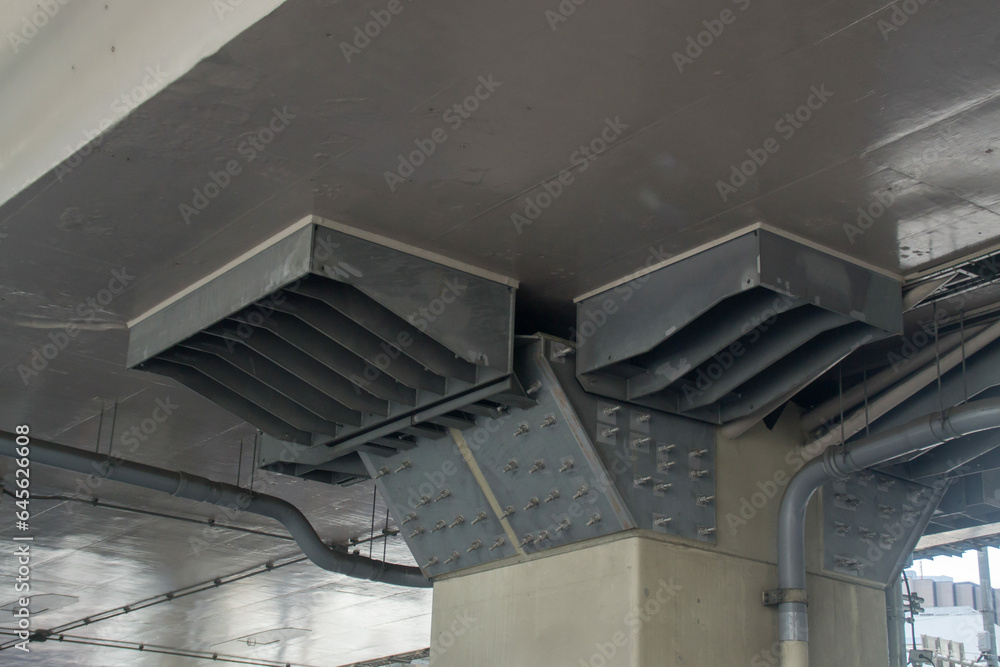 Fototapeta premium 桁橋の支承 構造 落橋防止装置 