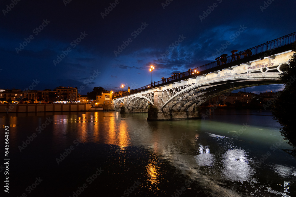 Puente de Triana iluminado, Sevilla