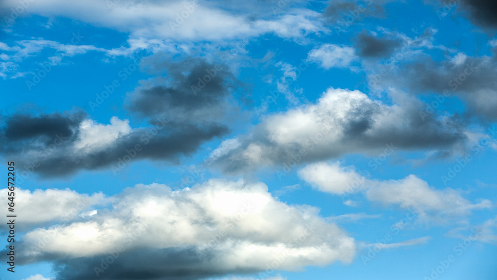 Obraz premium Clouds on the blue sky