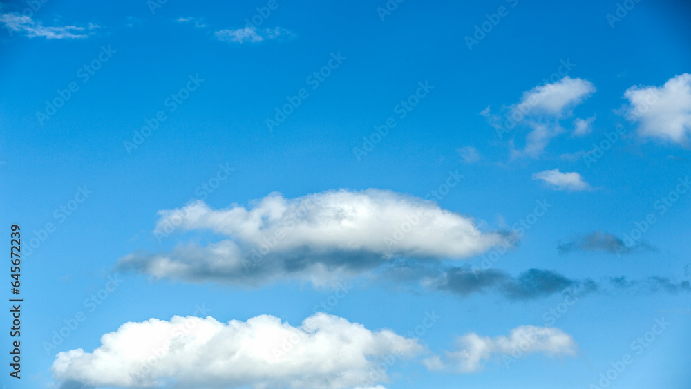 Obraz premium Clouds on the blue sky