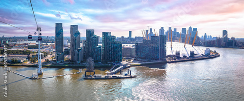 Obraz na płótnie Thames river Greenwich Peninsula and Canary Wharf in London panoramic view from cable car w salonie