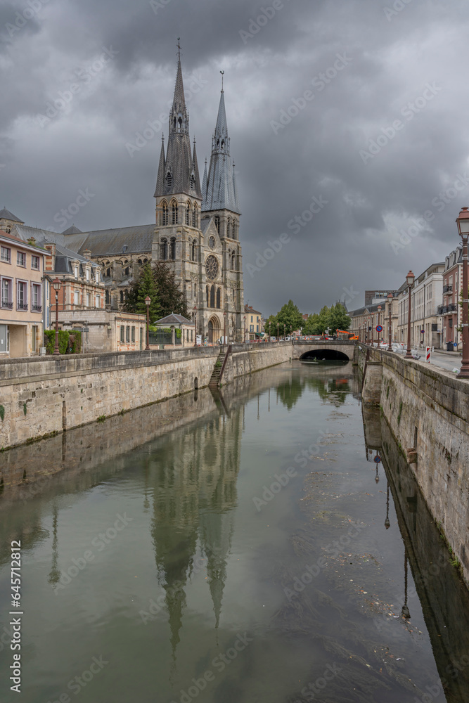 Chalons-en-Champagne, France - 09 01 2023: Profile View of the Collegiate Church of Notre-Dame-en-Vaux and reflection on Canal water.