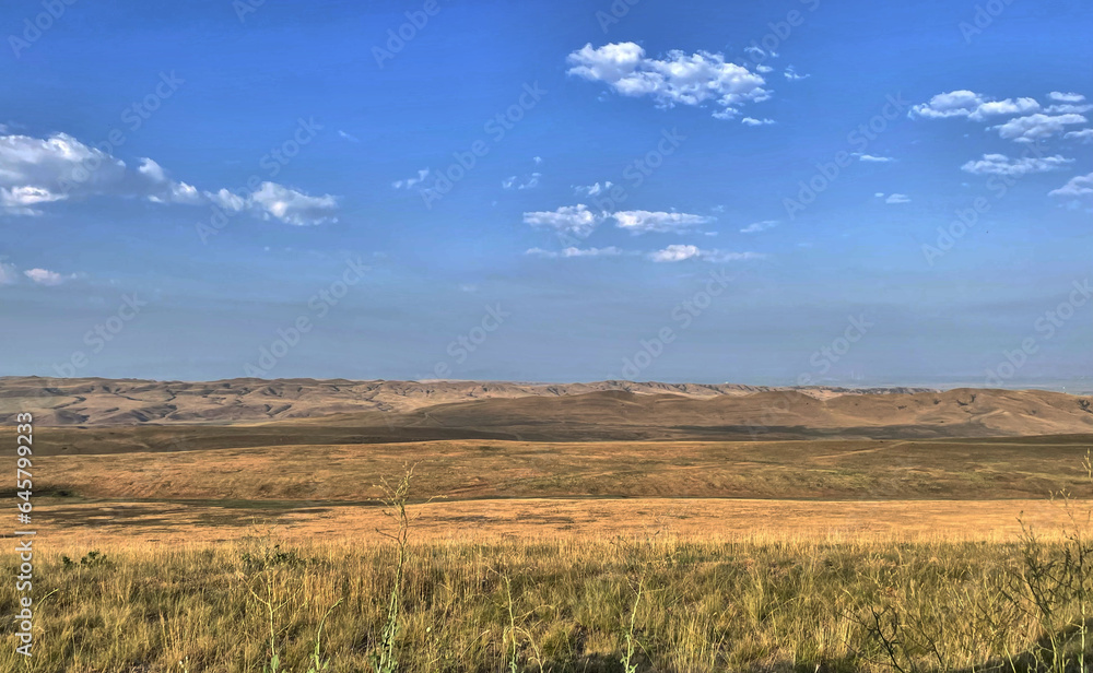 Steppen Landschaft bei Udabno auf dem Weg zum Kloster Dawit Garedscha (David Gareja) in Kachetien, Georgien Steppen Landschaft bei Udabno auf dem Weg zum Kloster Dawit Garedscha (David Gareja) in Kachetien, Georgien