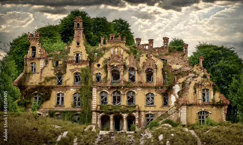 Ruinen sind erschreckend und beeindruckend zugleich