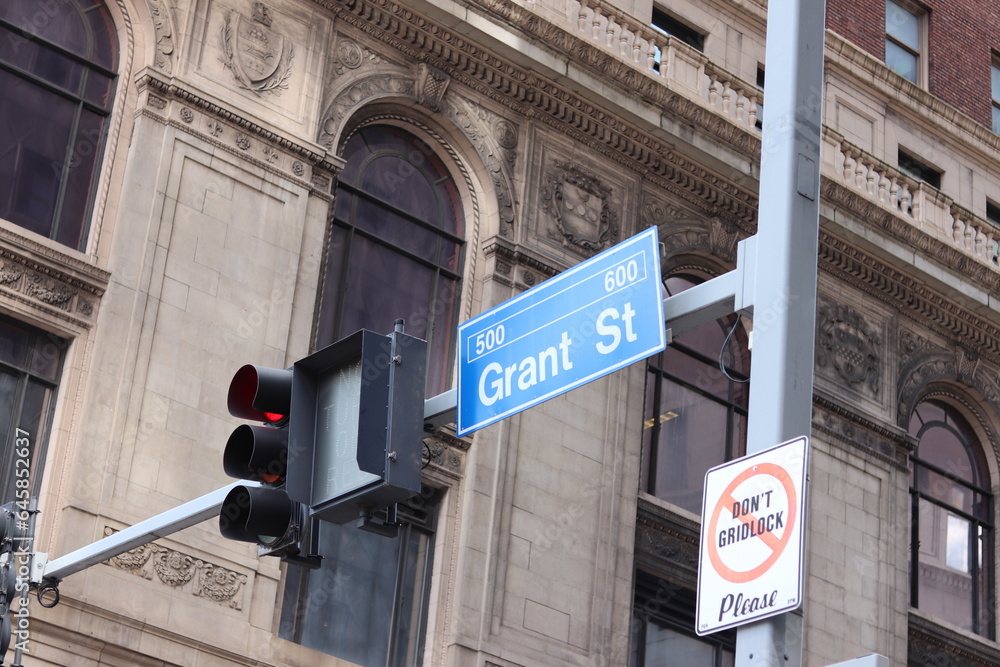 Obraz premium Architecture and facade of a building in Pittsburgh, PA