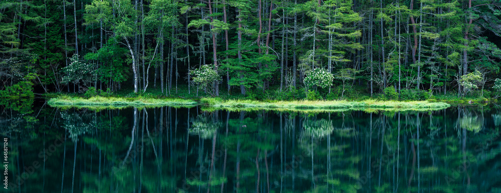 御射鹿池（みしゃかいけ）のパノラマ風景