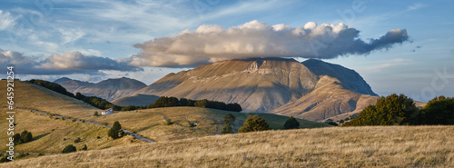 Fine estate nel Parco Nazionale dei Monti Sibillini - Castelluccio di Norcia - Umbria e Marche