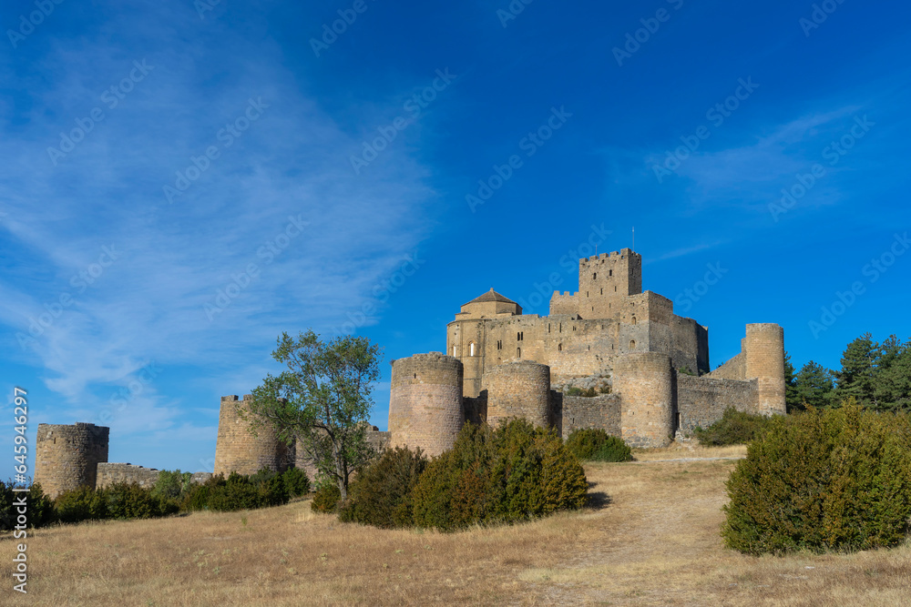 el bonito castillo del Loarre de estilo románico en Huesca, España el bonito castillo del Loarre de estilo románico en Huesca, España