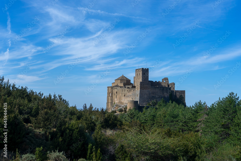 el bonito castillo del Loarre de estilo románico en Huesca, España el bonito castillo del Loarre de estilo románico en Huesca, España