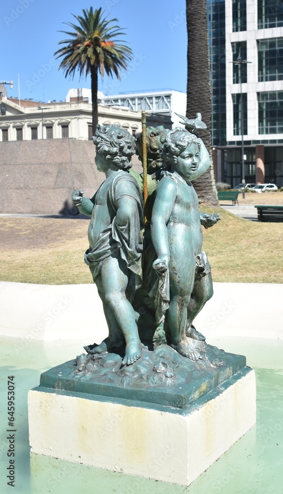 Obraz premium Statue of boys in a fountain in the Independence Plaza in Montevideo, Uruguay