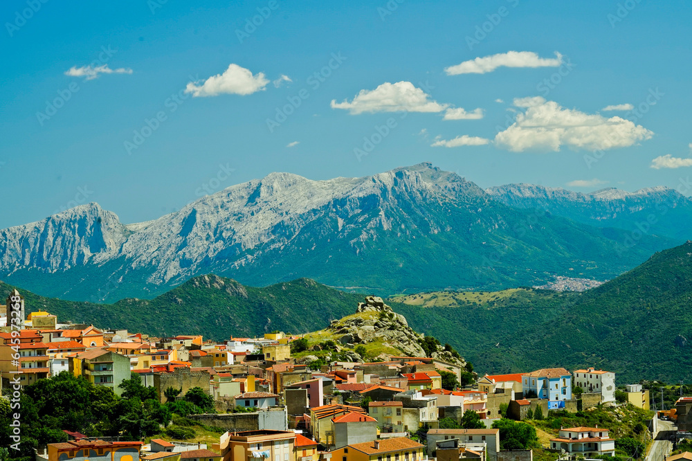 Fototapeta premium Panorama di Orune con le montagne del Supramonte. Provincia di Nuoro, Sardegna. Italy