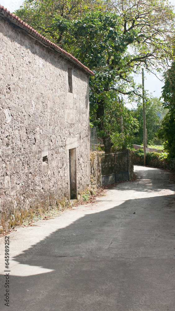 Callejuela de piedra con casas de piedra Callejuela de piedra con casas de piedra