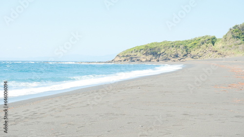 黒い砂の浜辺