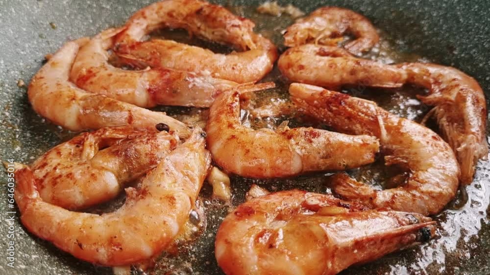 fresh, tiger prawns, frying in a frying pan, fried in oil with garlic and spices, mobile video, fresh, tiger prawns, frying in a frying pan, fried in oil with garlic and spices, mobile video,