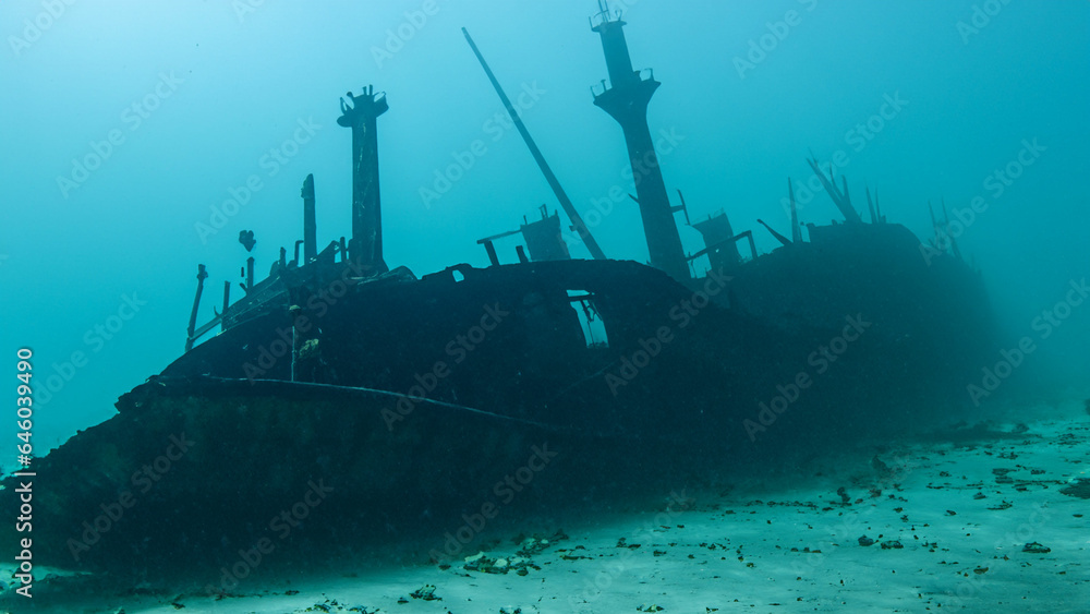 Naklejka premium A wrecked ship underwater Generative AI 