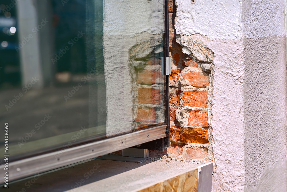 Window installing, gap without seal, prepare for applying polyurethane