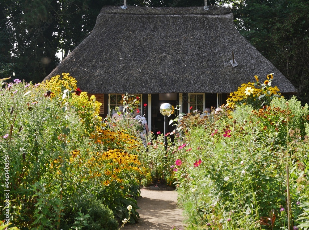 Strohgedecktes Haus im Botanischen Garten Hamburg Strohgedecktes Haus im Botanischen Garten Hamburg