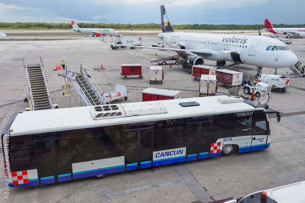 queretaro, Queretaro, 20 08 23, Cancun airline passenger bus parked in