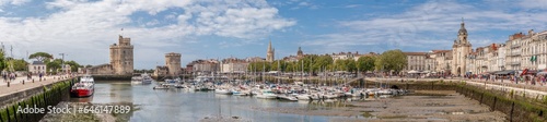 Panorama du Vieux-Port de La Rochelle à marée basse