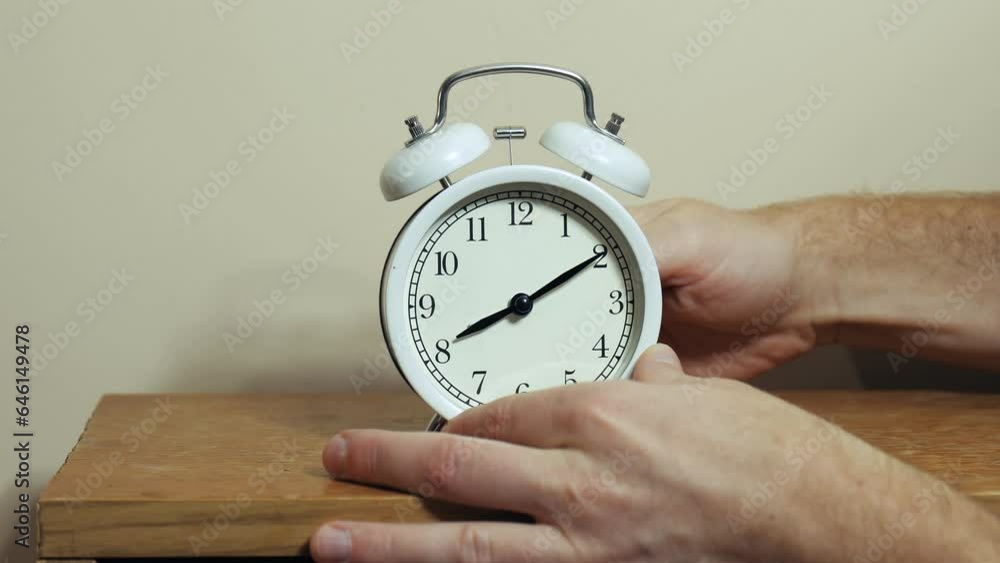 Adjusting clock back by one hour, dst end
