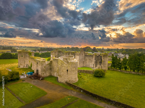 Quadro em tela Aerial view of Roscommon castle  in Ireland, Anglo Norman stronghold with quadra