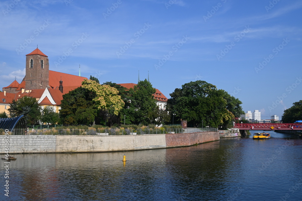 Obraz premium Walking around the historic town of wroclaw