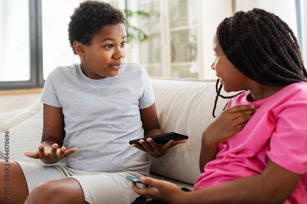 Φωτογραφία Portrait of beautiful positive African American children, boy and girl arguing