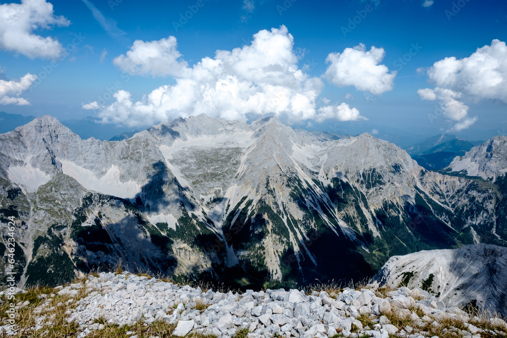 Fototapeta premium Alpine Landschaft im Karwendelgebirge