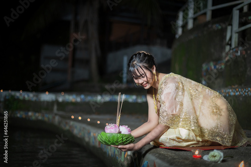 Loi Krathong Festival, Thai women wearing Thai costumes