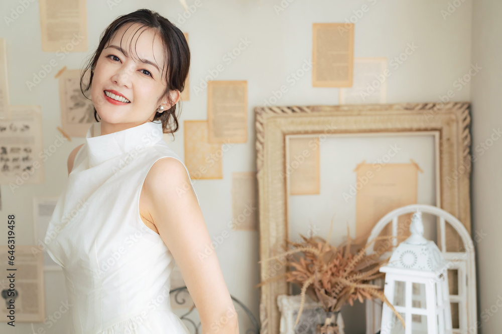 ミドル女性のポートレート　美容　スキンケア　コスメ