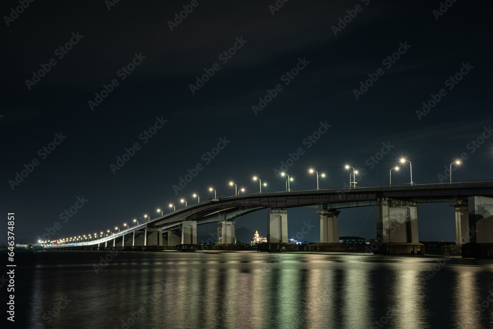 琵琶湖大橋の夜景