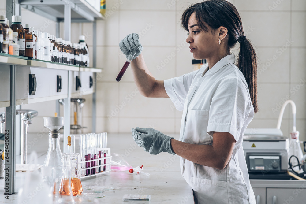 Φωτογραφία In a bustling chemistry lab, a female scientist meticulously conducts experiments, igniting her passion for scientific exploration and discovery
