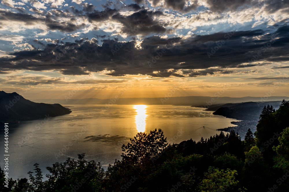 Couché de soleil sur le Lac Léman en Suisse