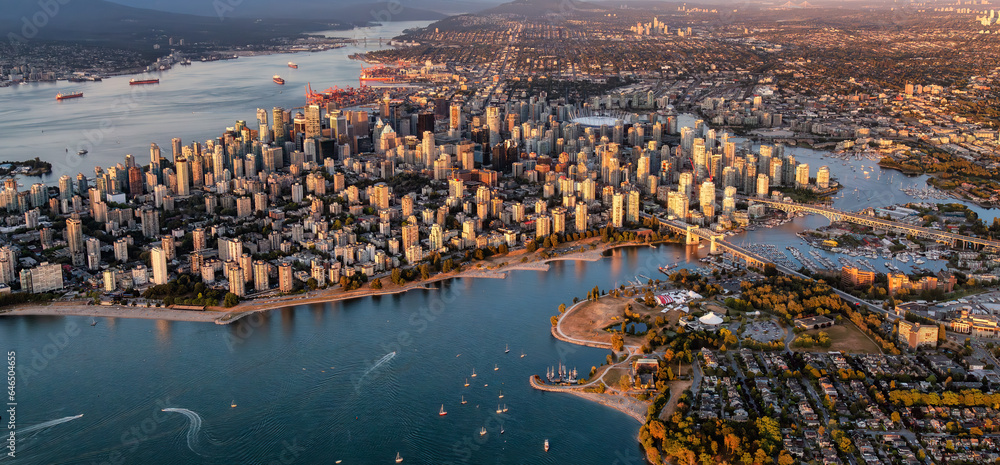 Obraz premium Aerial View of Stanley Park and Downtown Vancouver City on Ocean Coast. Sunset