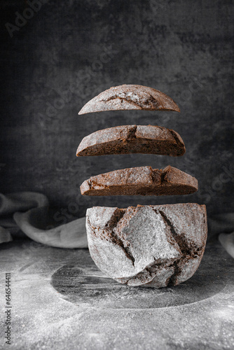 Canvastavla Sliced bread levitation pieces of rye  round