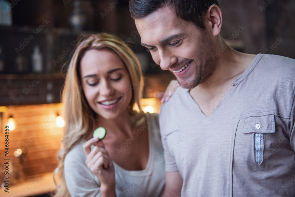 Naklejka premium Beautiful couple cooking